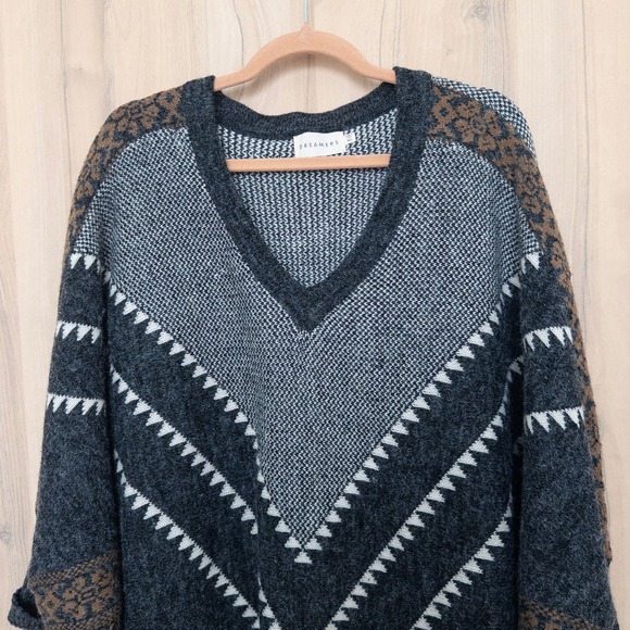 Dreamers Womens Aztec Poncho Sweater M/L Gray Southwestern Fringe Boho Cozy - Picture 2 of 8